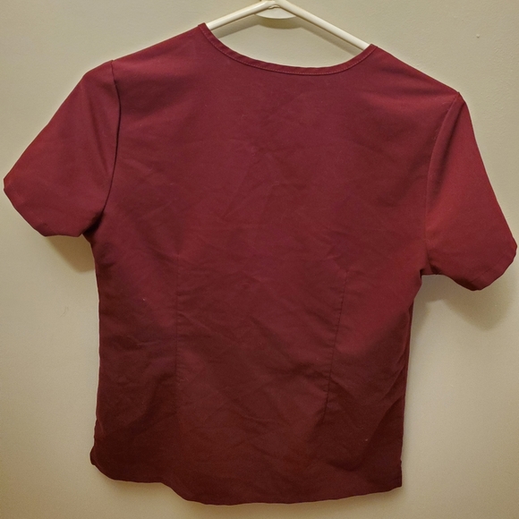 Figs 3 pocket Casma Scrub Top Burgandy XS - Picture 2 of 2